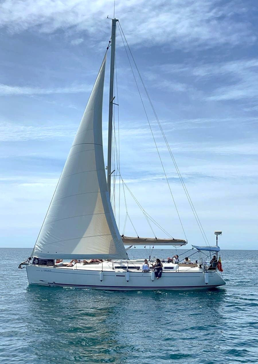 Velero de crucero premium Nirvana, un Dufour 455, en alquiler en Marbella y Puerto Banús
